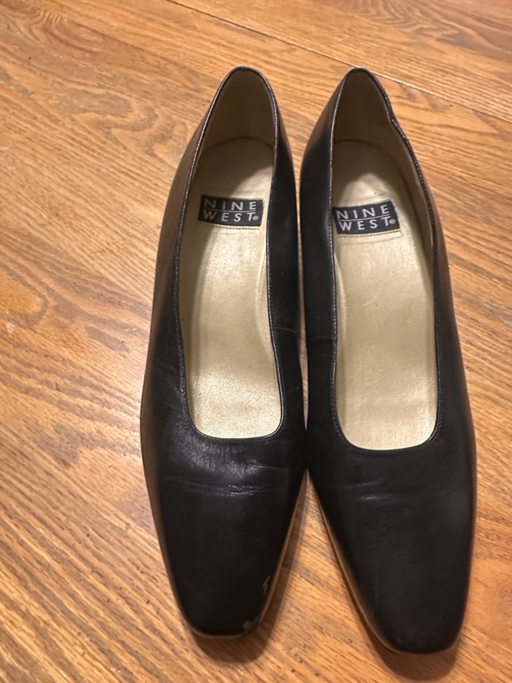 Classic Vintage Nine West Black Leather Square-Toe Pumps Sz 8.5. Heel 1.5in